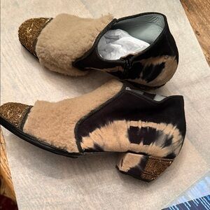 Meher Kakalia …Stylish Women's Ankle Boots in Black and Tan size 39 never worn